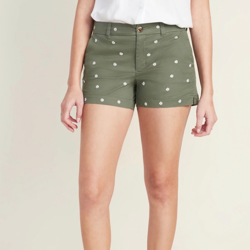 Green daisy shorts